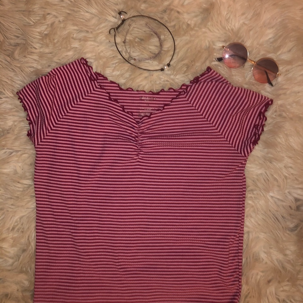 Off the shoulder Arizona tee